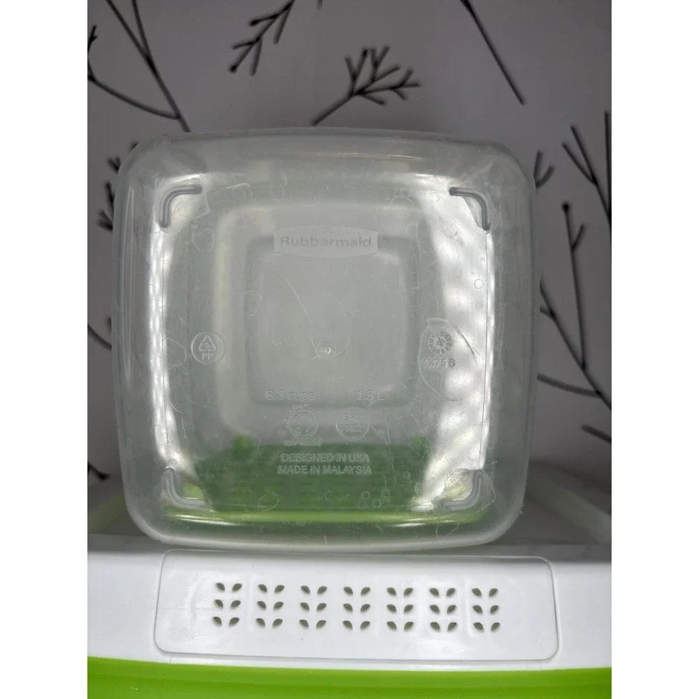 Rubbermaid Produce Saver Set‎ 6.3 & 17.3 Cups Green White Vented Lid